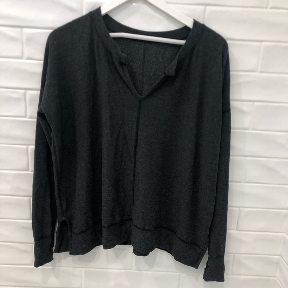 WASHED & worn by planet blue pullover top - Picture 4 of 9